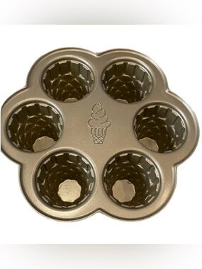Nordic Ware Non-Stick Ice Cream Cone Cupcake Pan. 4.5 cups. Made in USA.